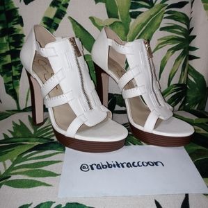 Jessica Simpson "Larina"